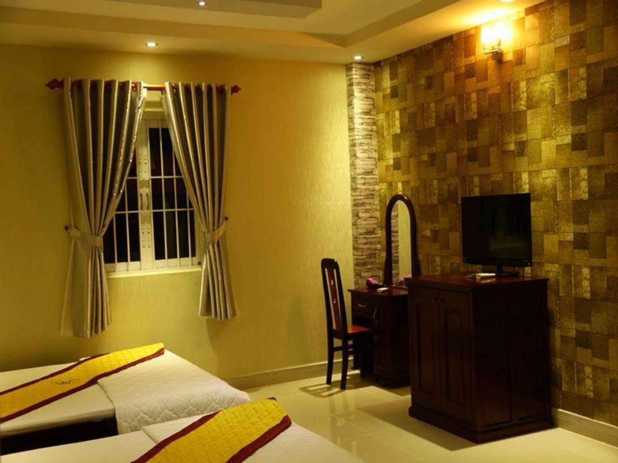 Minh Kieu Hotel My Tho Exterior photo