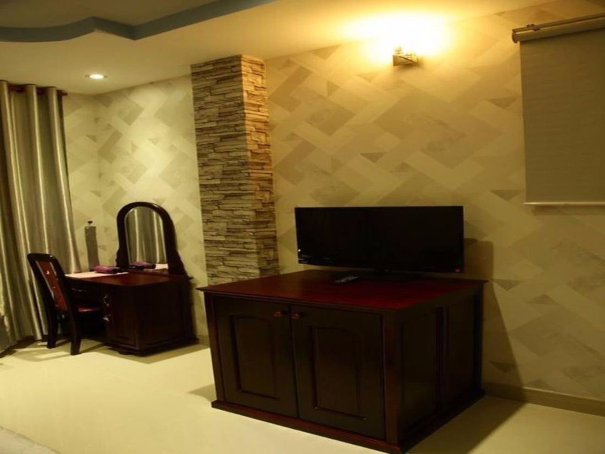 Minh Kieu Hotel My Tho Exterior photo