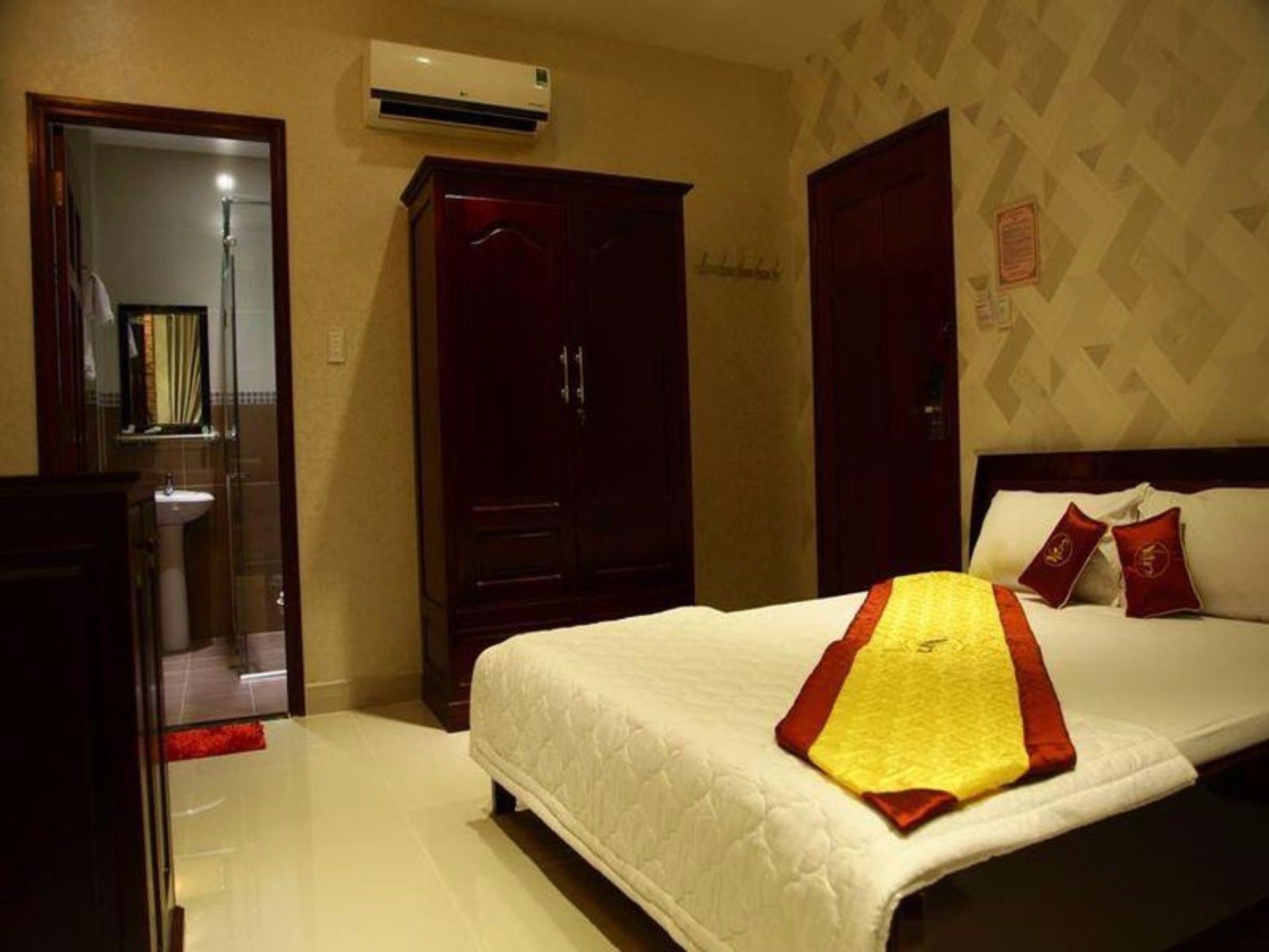 Minh Kieu Hotel My Tho Exterior photo